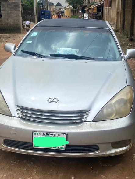 A picture of Lexus es300
