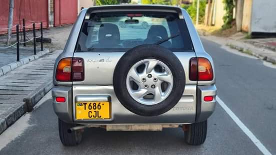 A picture of TOYOTA RAV4 BEI MILIONI 13