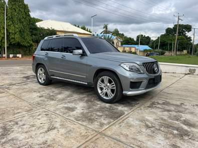 A picture of SLIGHTLY USED GLK350 4MATIC 2010 UPGRADE 2014 MODEL MOBILE NO