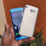 A picture of S7EDGE GOLD AND BLUE
