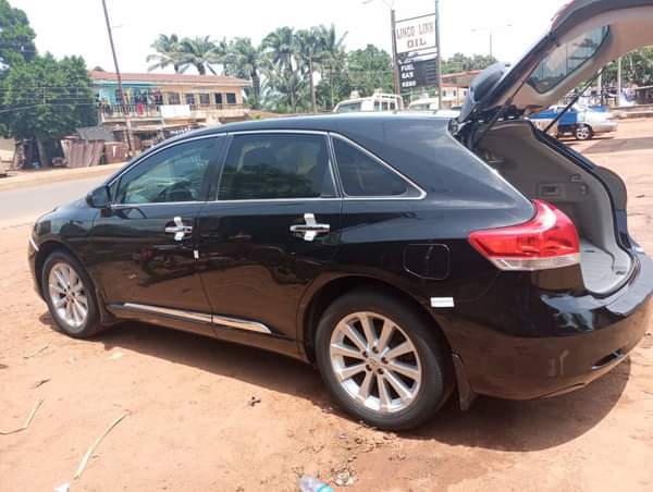 A picture of Distress sale Neatly used Toyota venza 9 5m only V4