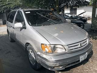 A picture of 2002 Sienna