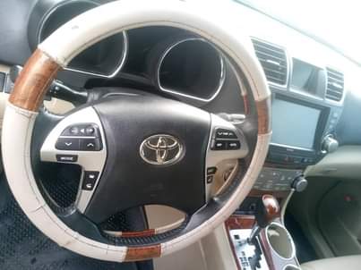 A picture of Toyota Highlander 2012 foreign used 