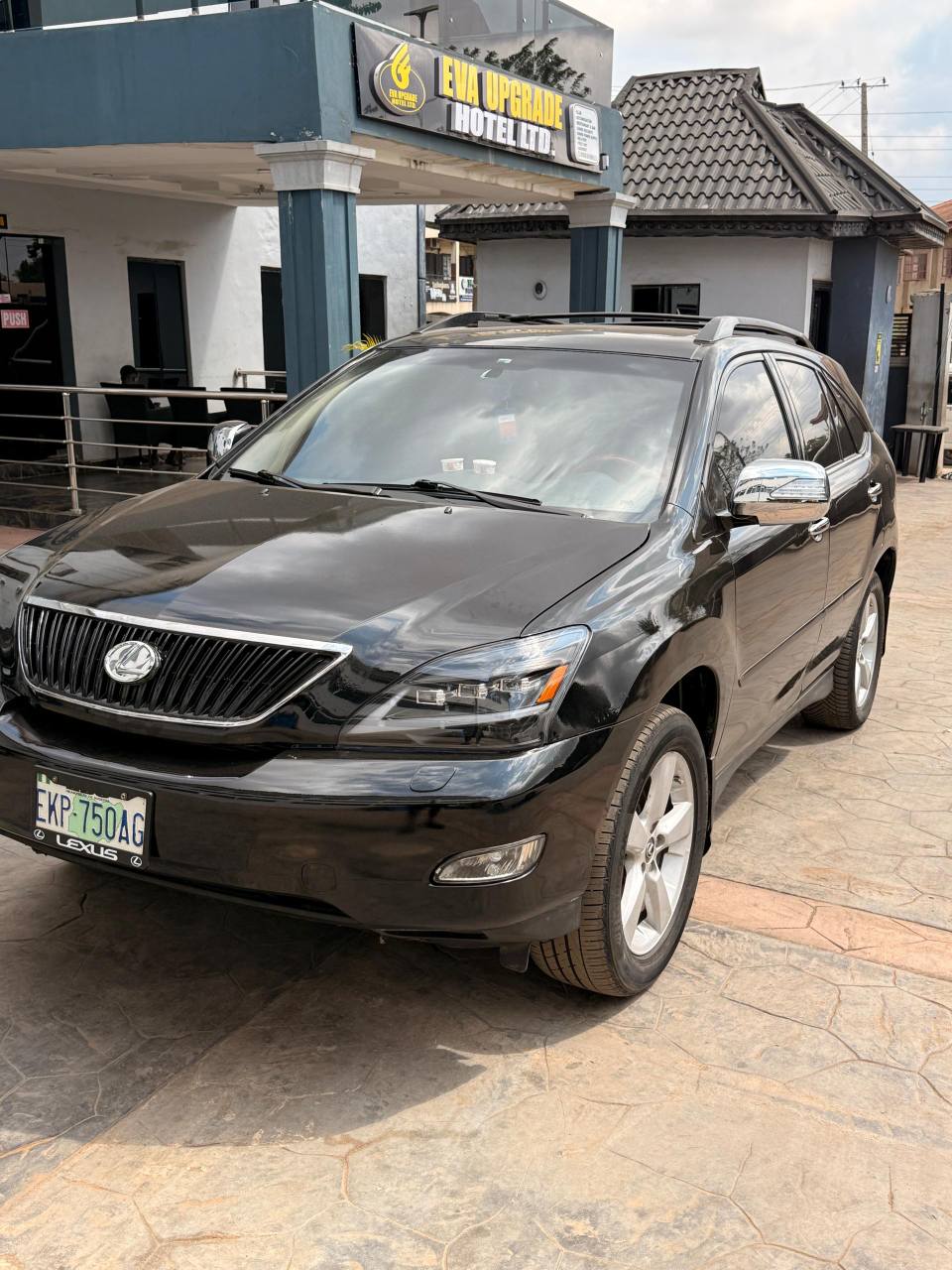 A picture of Sharp distress sale Rx350 small body black on black with