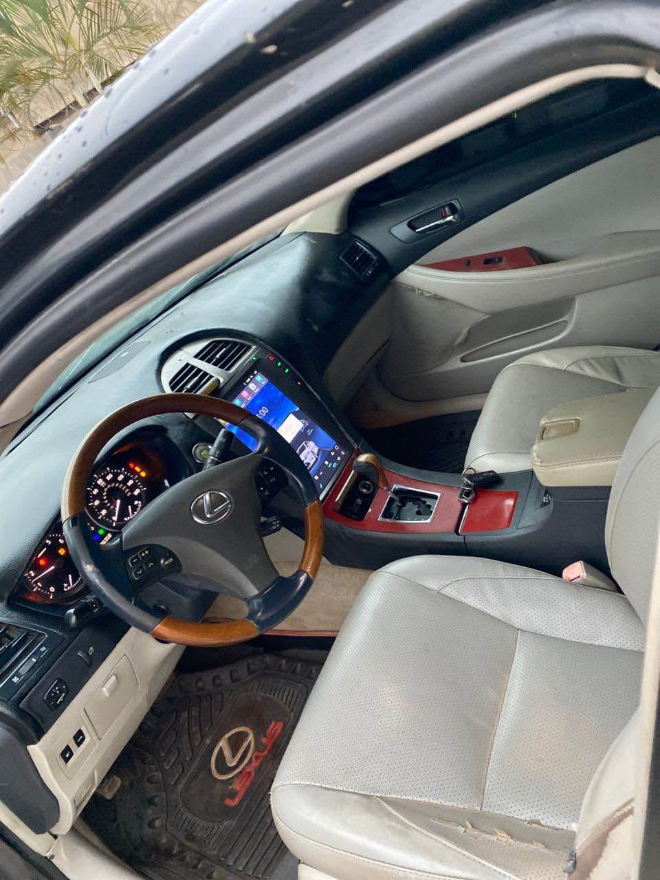 A picture of LEXUS ES 350