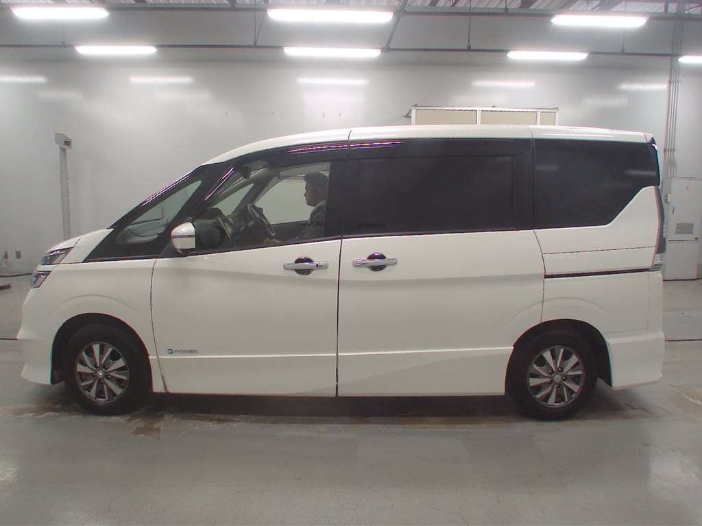 A picture of 2019 Nissan serena