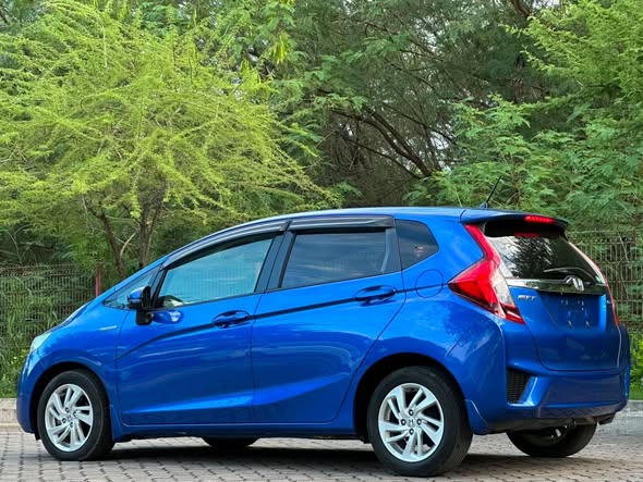 A picture of 2013 Honda fit hybrid