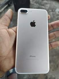 A picture of I phone 7 plus Imenyooka GB 32 kila kitu Kiko