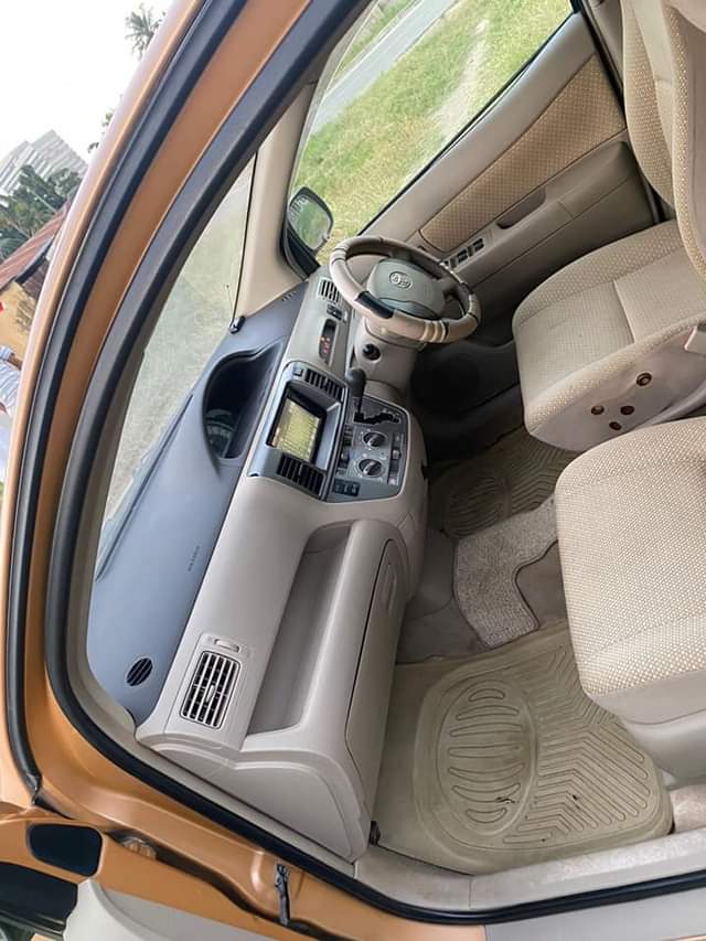 A picture of Toyota raum new