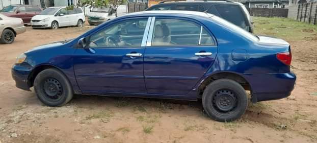 A picture of Toyota corolla 2004