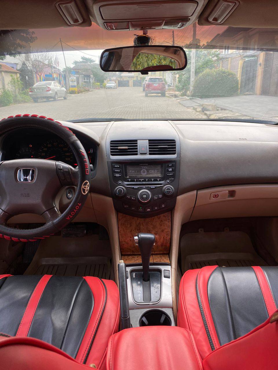 A picture of 04 Honda Accord