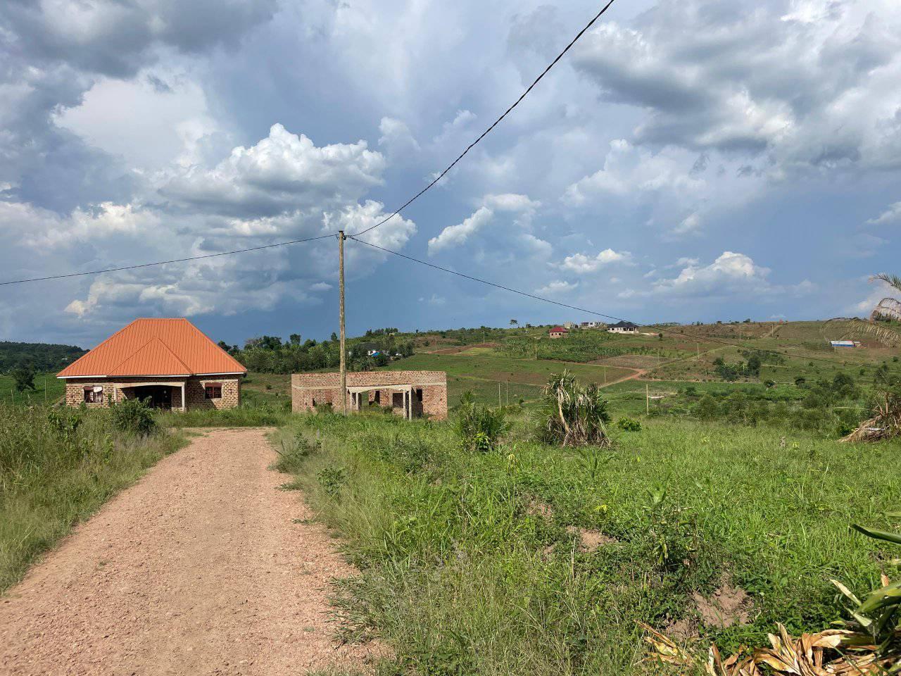 A picture of PRIME PLOT LOCATED WAKISO GOBERO HOIMA ROAD 