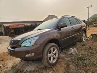 A picture of LEXUS RX330