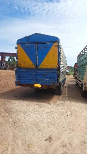 A picture of Milioni 13 shinyanga engne 17 inawaka inatembea changamoto matairi na