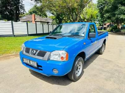 used nissan np300