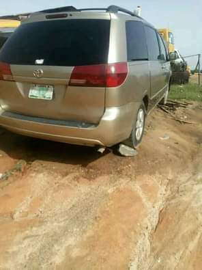 A picture of Toyota Sienna 2005 Only AC need attention Price 2 250