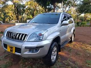 A picture of 2005 TOYOTA LANDCRUISER PRADO