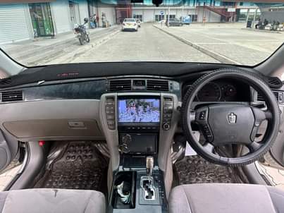 A picture of TOYOTA CROWN