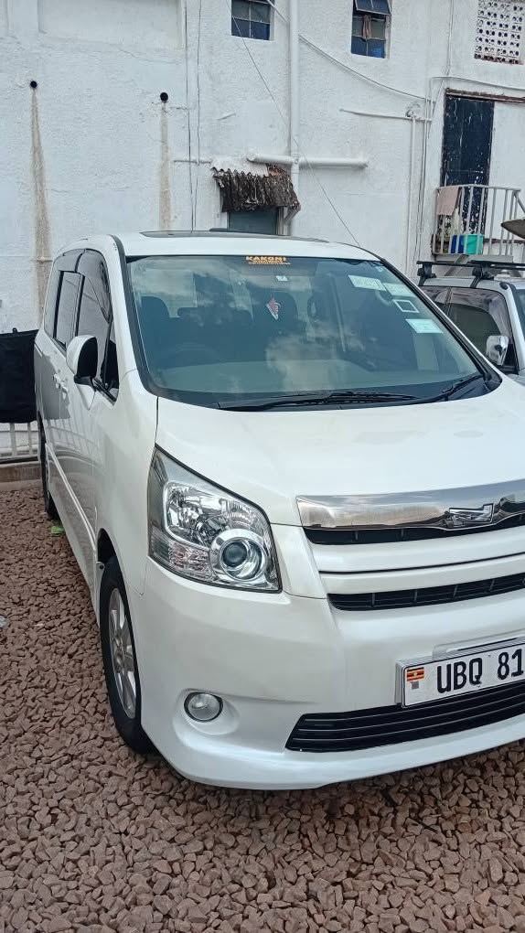 A picture of Toyota noah