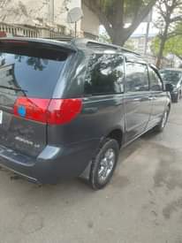 A picture of Toyota sienna