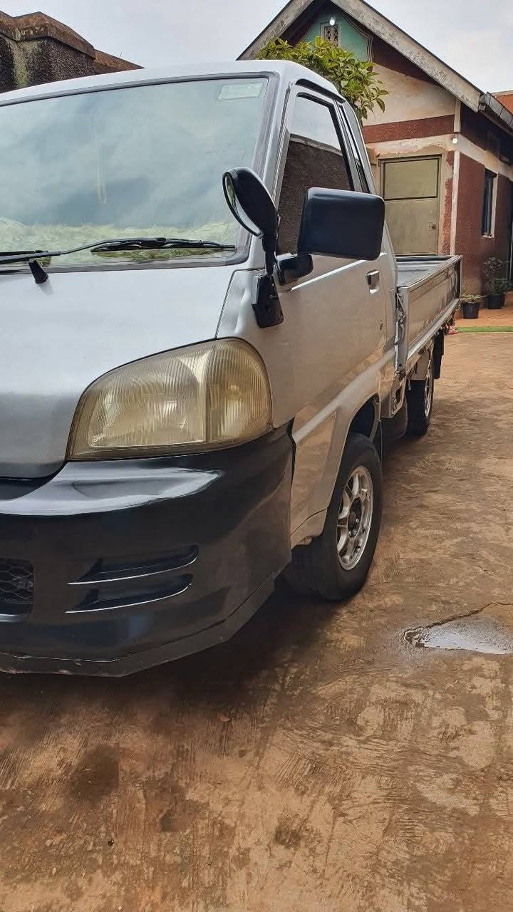 A picture of 2003 Toyota LiteAce 2003