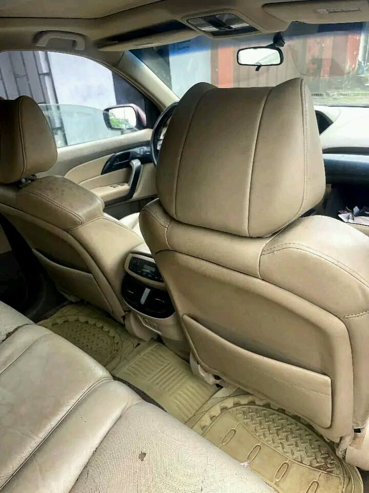 A picture of Acura MDX 2010