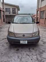 A picture of Toyota Sienna 2002