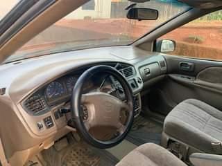 A picture of TOYOTA SIENNA 02