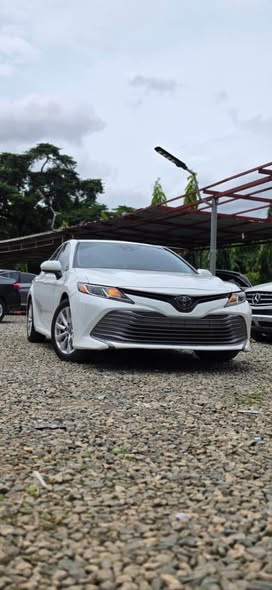 A picture of money needed DISTRESS SALE direct Belgium 2019 Toyota Camry FOR
