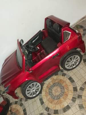 A picture of Lexus LX570 Kid Car