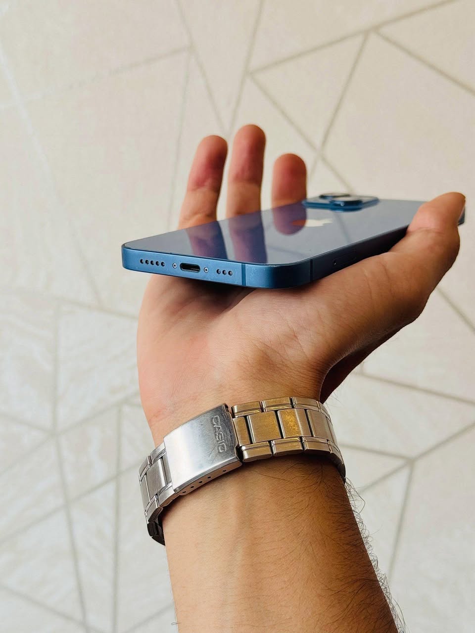A picture of IPhone 13