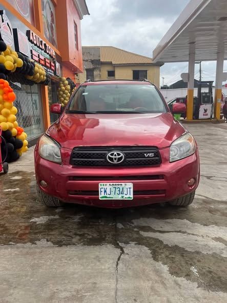 A picture of Distress Alert Toyota RAV4 sport 2008 6plug engine Registered Engine