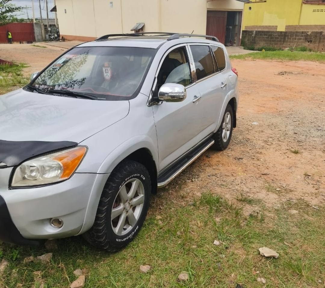 A picture of Toyota RAV4 V6 2008