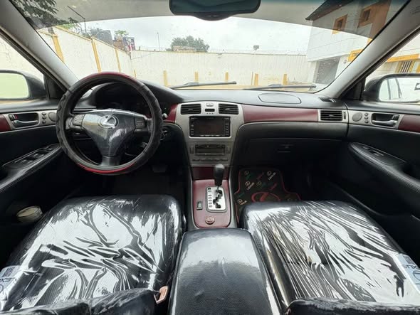 A picture of Lexus Es330