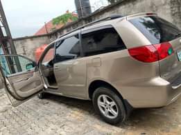 A picture of 2006 model Everything dey okay Owner s take home 4