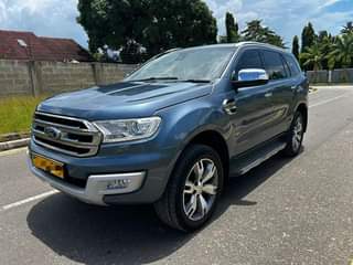 A picture of Ford everest