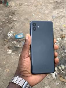 A picture of Samsung a04