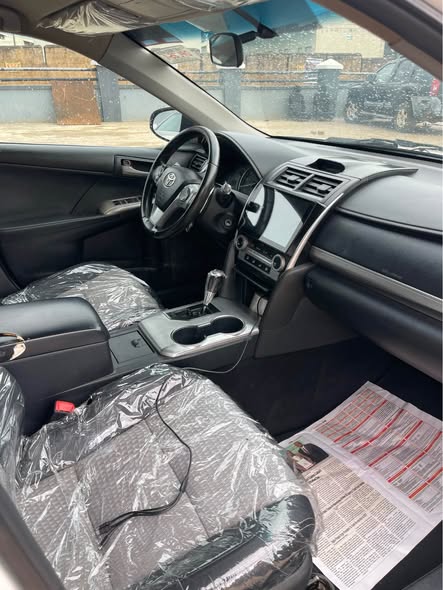A picture of TOYOTA CAMRY SE 2013