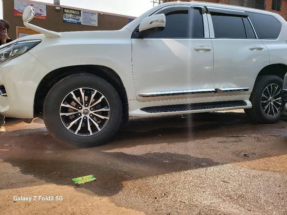 A picture of Land cruiser Prado Tx 2016 model diesel