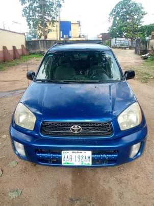 A picture of 2003 Toyota Rav 4 4plug