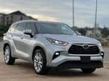 A picture of Toks 2021 Toyota Highlander