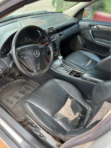 A picture of C230 Mercedes kompressor engine