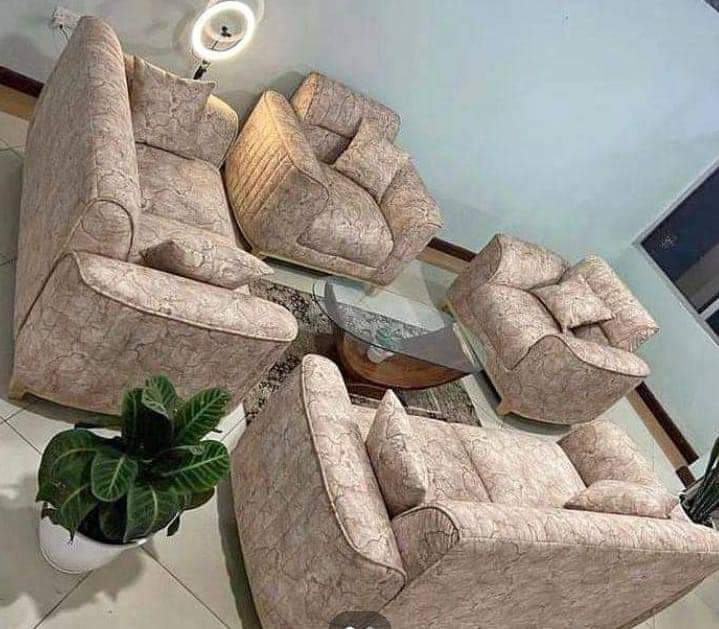 A picture of sofa mpya