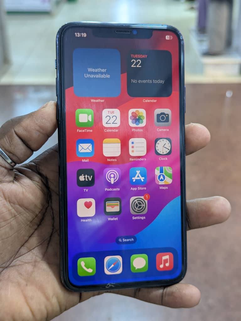 A picture of iPhone 11 pro 256gb