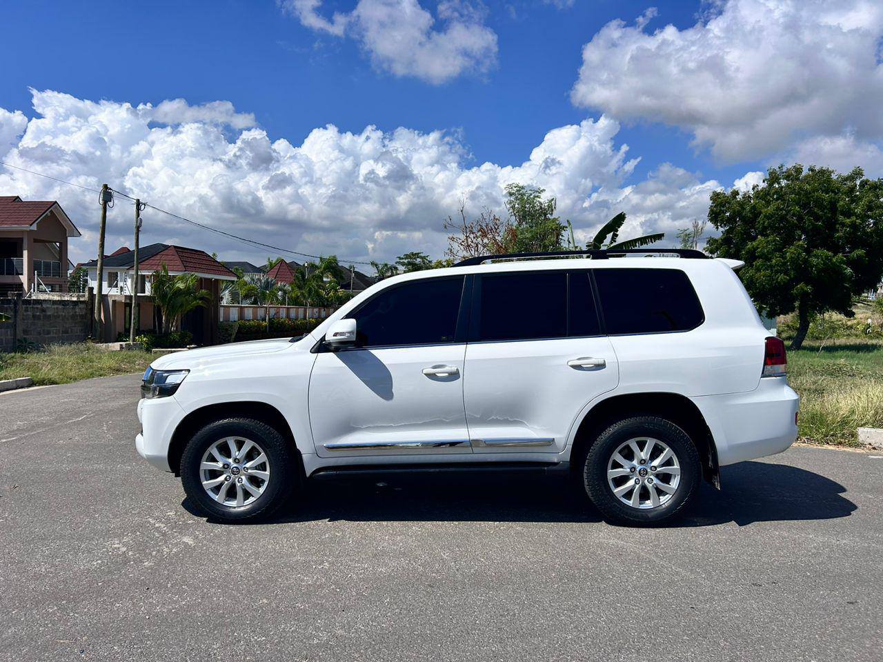 A picture of Price 270M Contact 0712827933 TOYOTA L CRUISER VXR 2020 Well