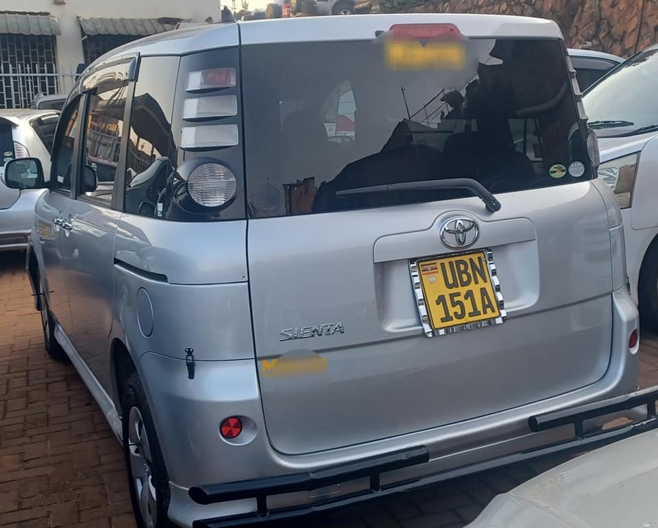 A picture of TOYOTA SIENTA UBN MODEL 2009 PRICE 23.5M 0708 205740 0771305375