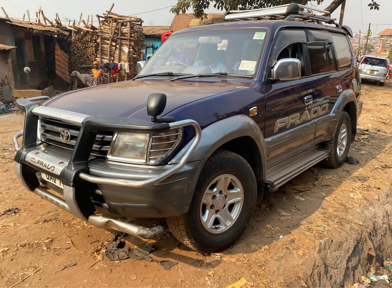 A picture of TOYOTA LANDCRUISER TX