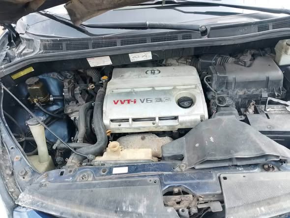 A picture of URGENT AWOOF DEAL DEALER MARKET Reg Toyota sienna 2007 model