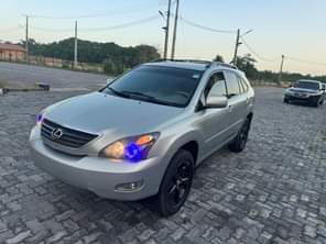A picture of WOW OMG This is pristine clean lexus rx330 2007 model