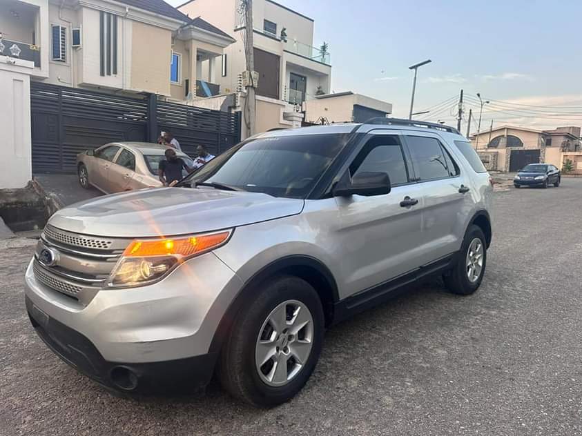 A picture of 2014 Ford explorer